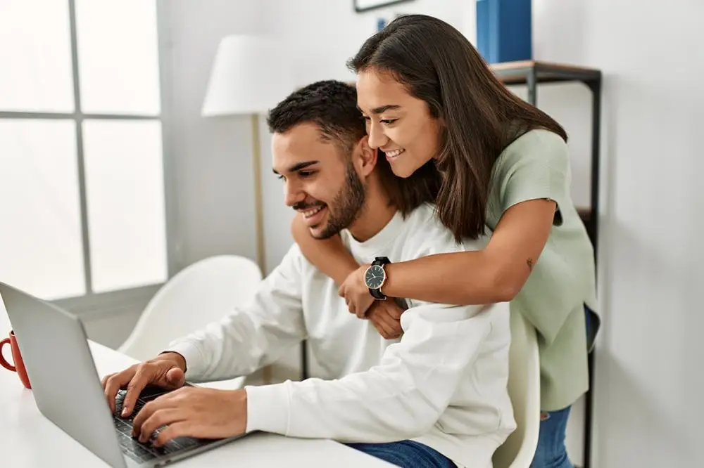 Amor & Negócios: Como Casais Empreendedores Podem Fazer a Sociedade (e o Casamento) Florescerem Juntos!