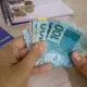 Notas falsas de R$100 e R$200 infestam região de Bauru (SP) em 2025, com casos quase dobrando. Polícia Federal alerta sobre golpes e ensina a identificar dinheiro falso