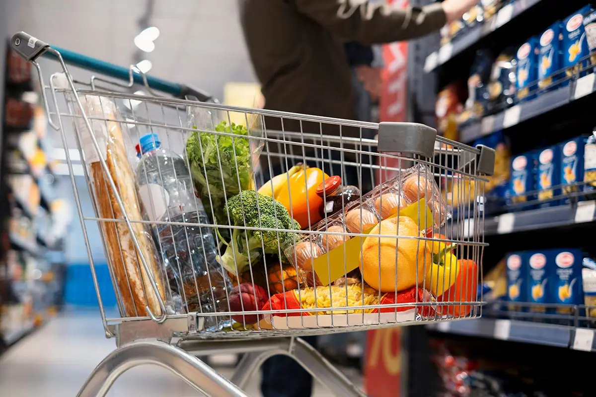 A Era da Comida Cara chegou? Entenda Por Que seu carrinho de compras sofre com a alta dos alimentos