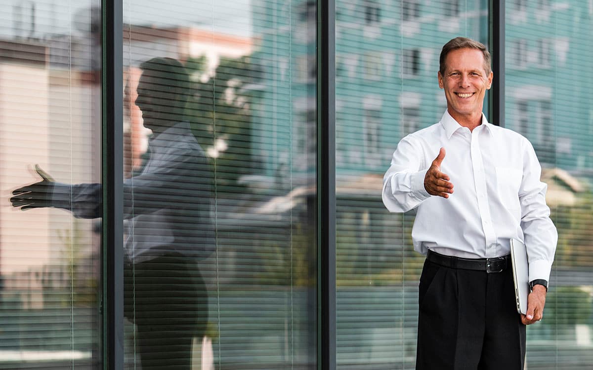 A Receita Federal divulga as regras e o calendário de restituição do IRPF 2025, com prioridades e detalhes sobre quem deve declarar, isenções e como proceder com a declaração.