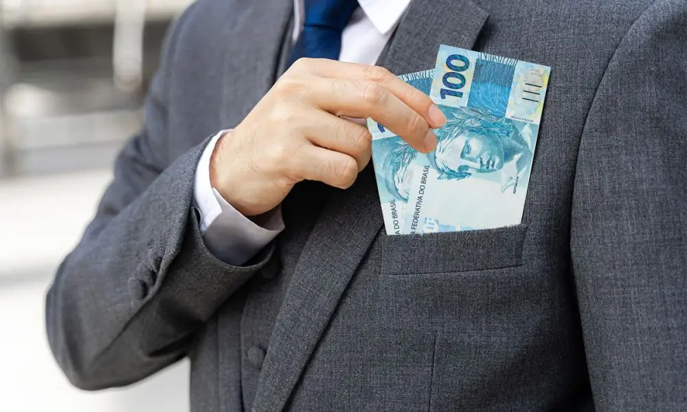 Contador: Decifre os Sinais de Lavagem de Dinheiro e Proteja sua Profissão (Análise Coaf Inclusa!)