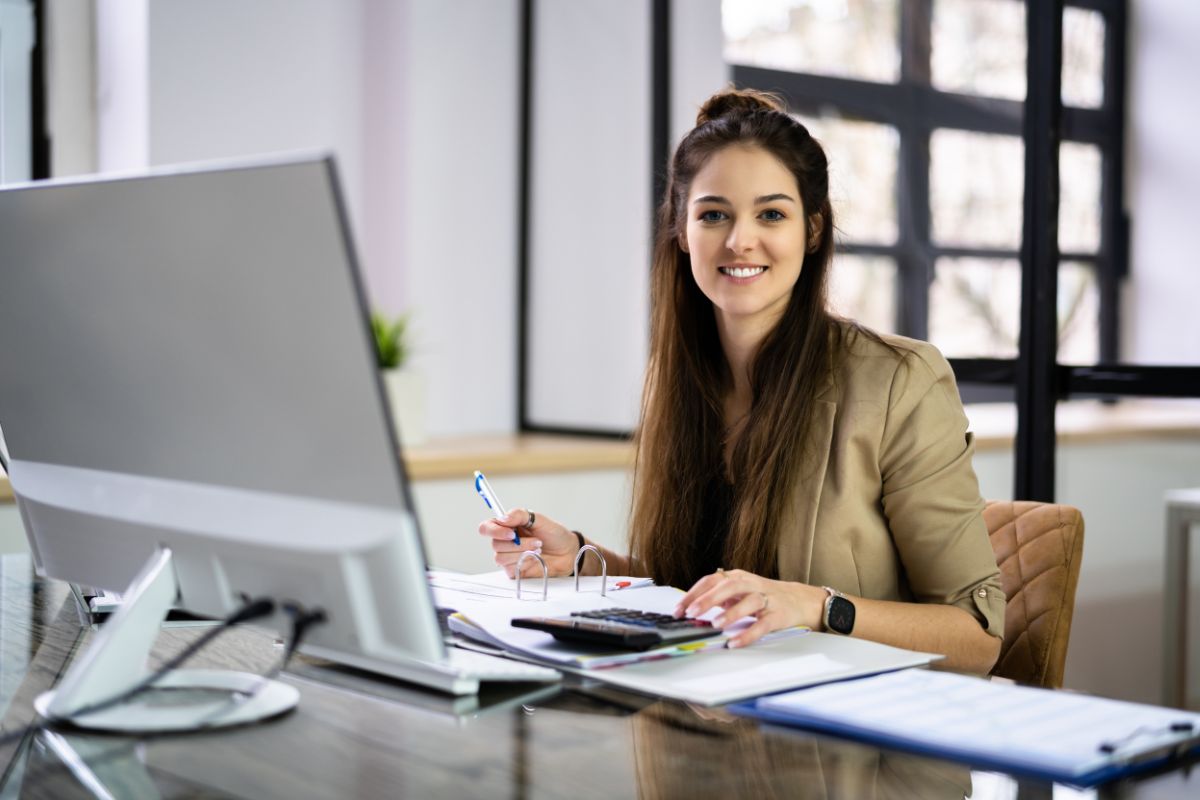 Contador: pensando em largar a CLT para abrir seu próprio escritório? Confira dicas essenciais para começar com segurança
