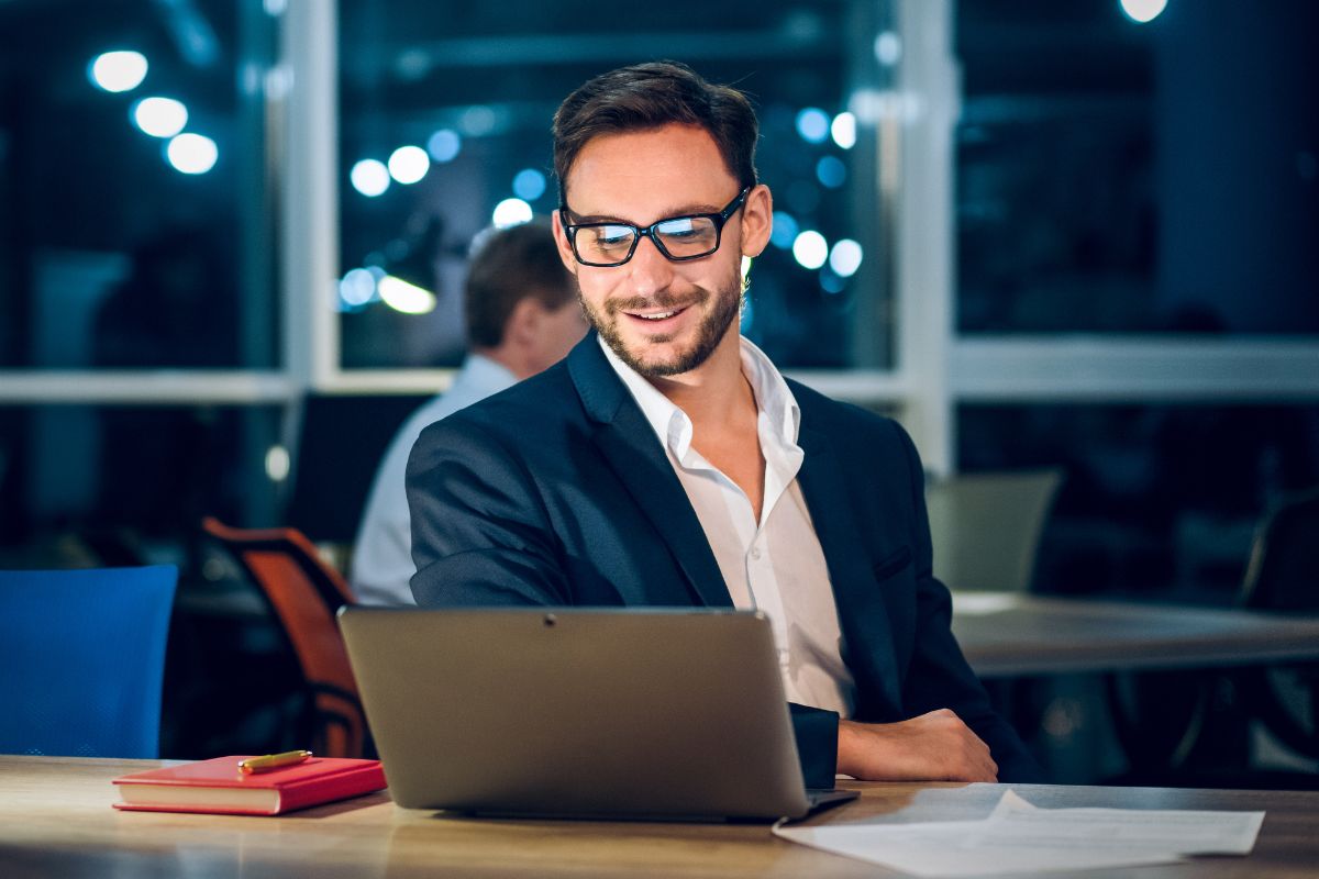 Oportunidades na Advocacia: Mercado, Escritórios de Referência e o Caminho do Sucesso