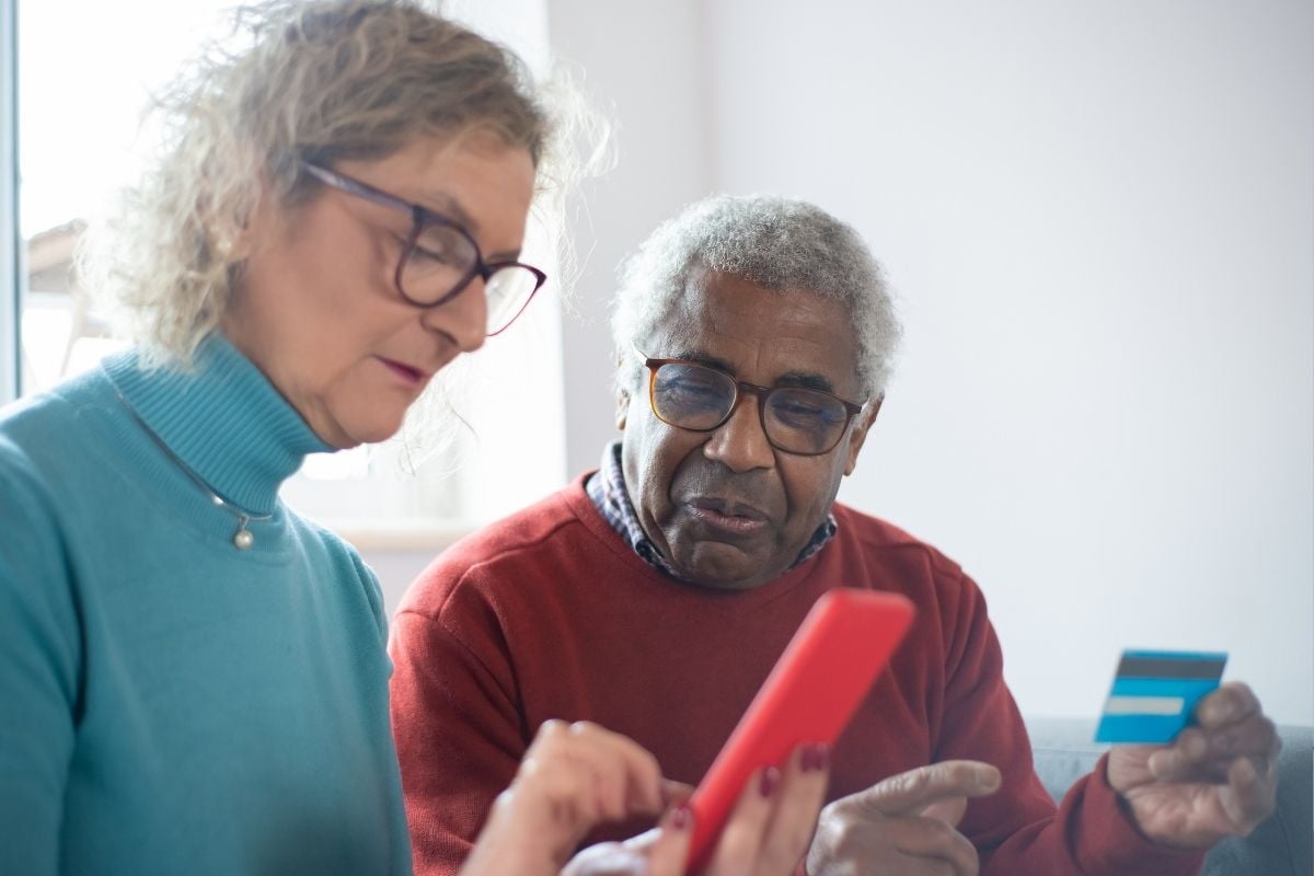 INSS: Aposentados Têm Direito à Restituição em Dobro e Danos Morais! Saiba Como Agir Contra Fraudes