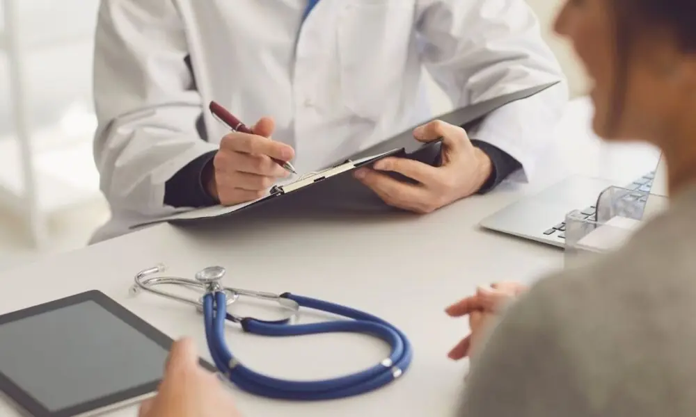 Atestado médico durante as férias suspende ou interrompe o período