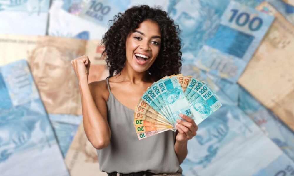 Brasileiros vão receber dinheiro extra no final de agosto