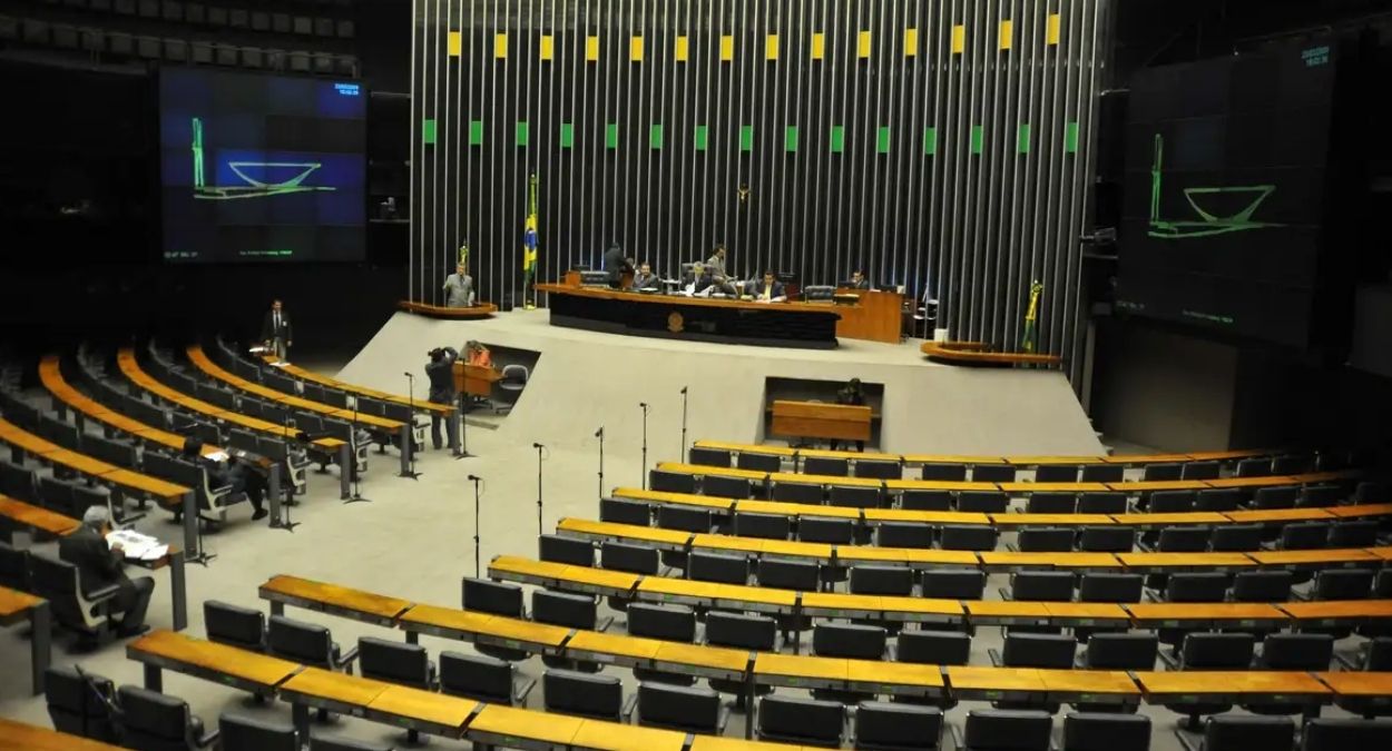 Comissão aprova projeto que isenta pessoas com mais de 75 anos do pagamento de imposto de renda e Previdência