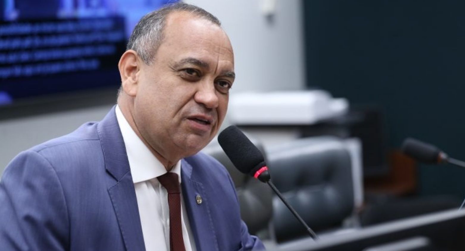 Projeto exclui responsabilidade penal de empresa que adota medidas de compliance