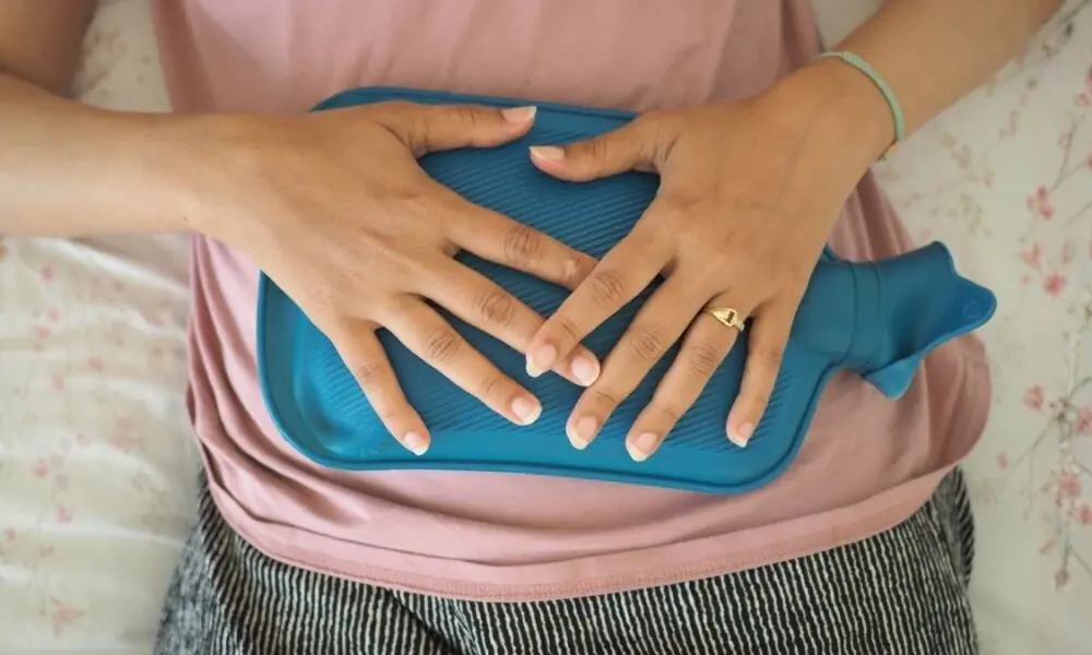 Licença-menstrual Câmara aprova projeto que garante até 2 dias de afastamento