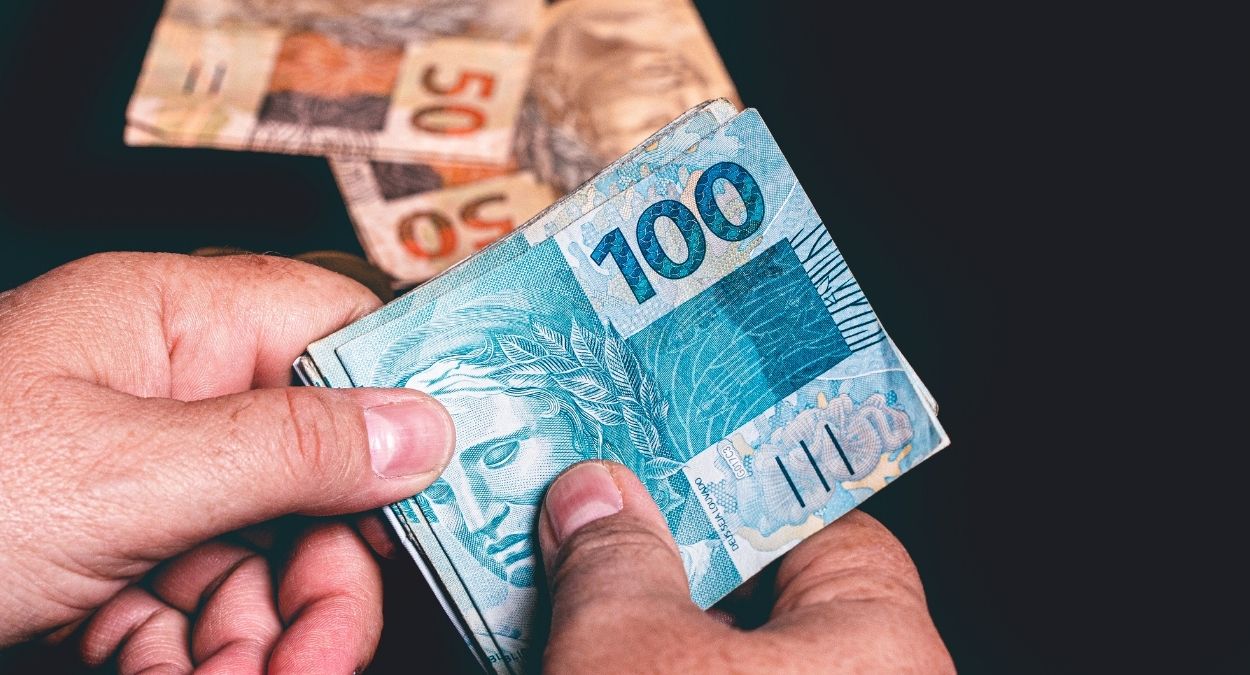 13° salário data-limite para pagamento da 1ª parcela é dia 28