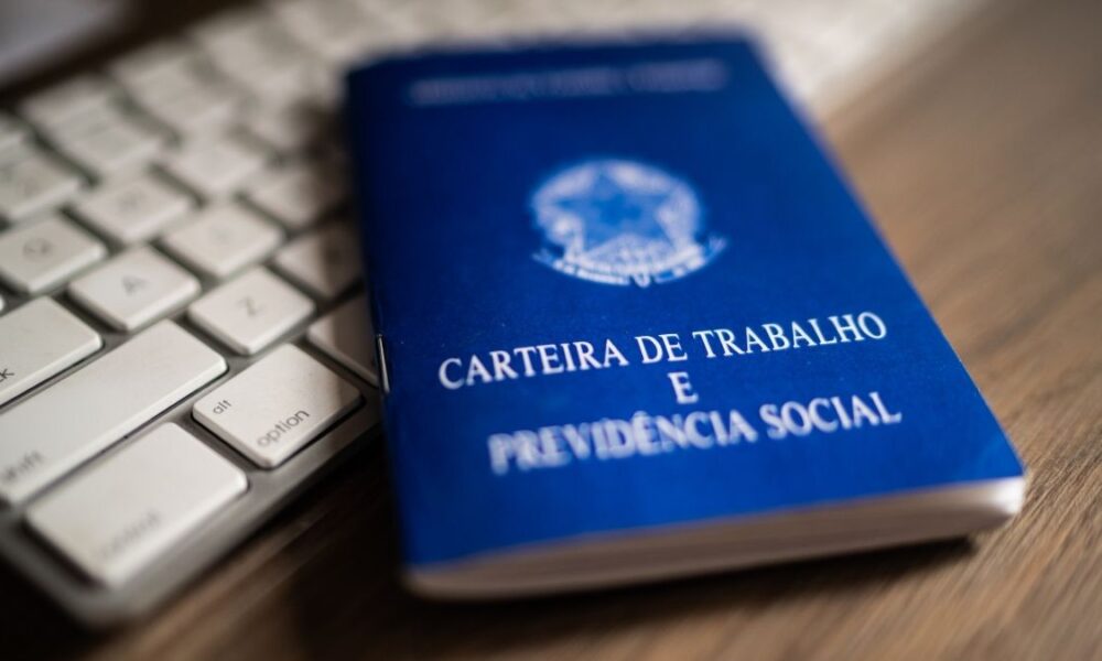 A lei permite pagar a rescisão trabalhista de forma parcelada