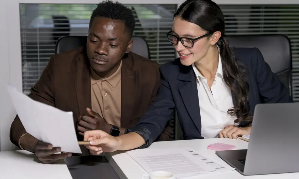 jovens auditores / imagem: freepik