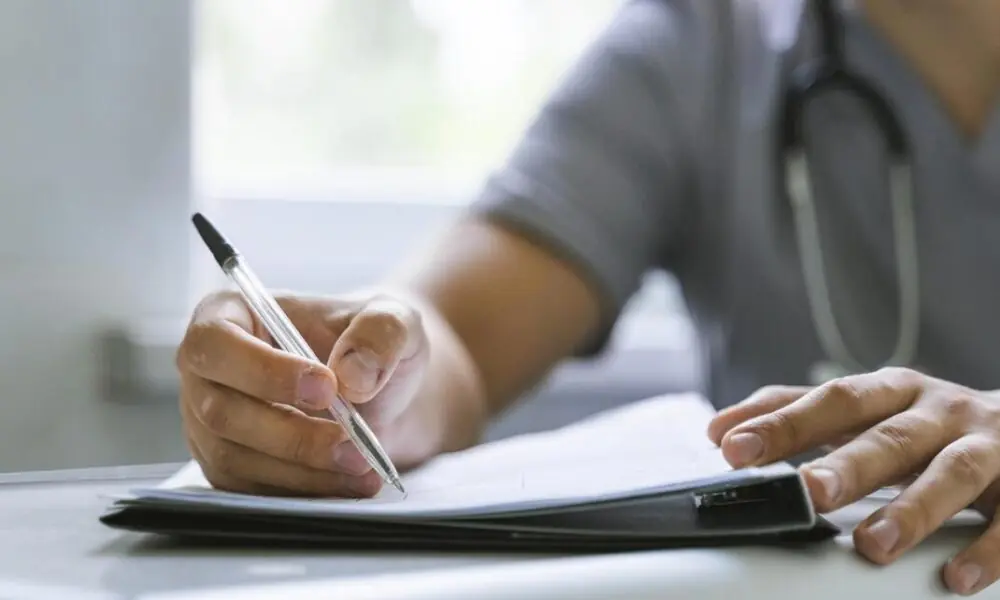 perícia médica / imagem: freepik