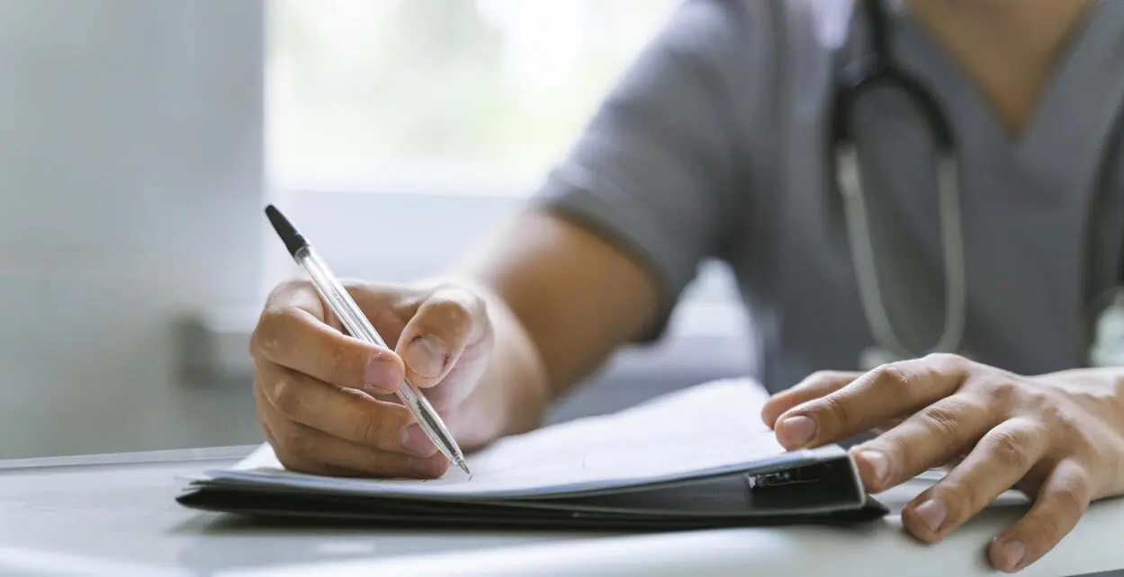 perícia médica / imagem: freepik