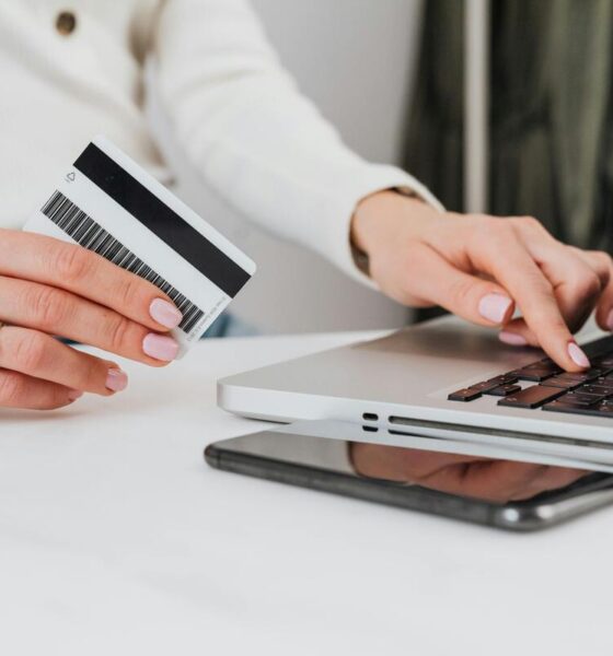 Pesquisa mostra que brasileiros preferem usar Inteligência Artificial na hora de comprar online