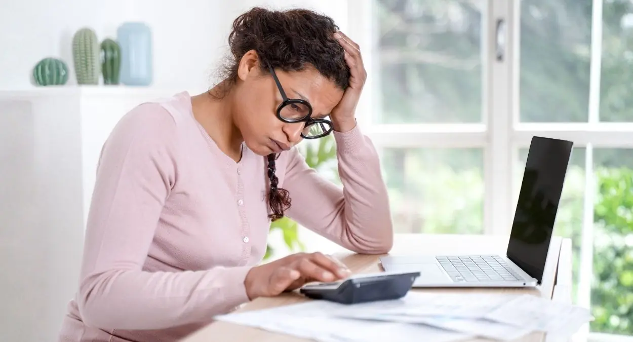 Posso sair de uma empresa com dívidas Como devo agir