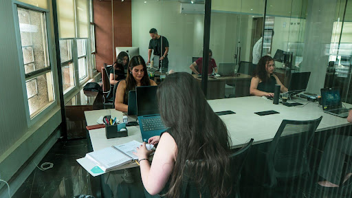 Plano de saúde empresarial: guia prático para reduzir custos e proteger sócios e funcionários